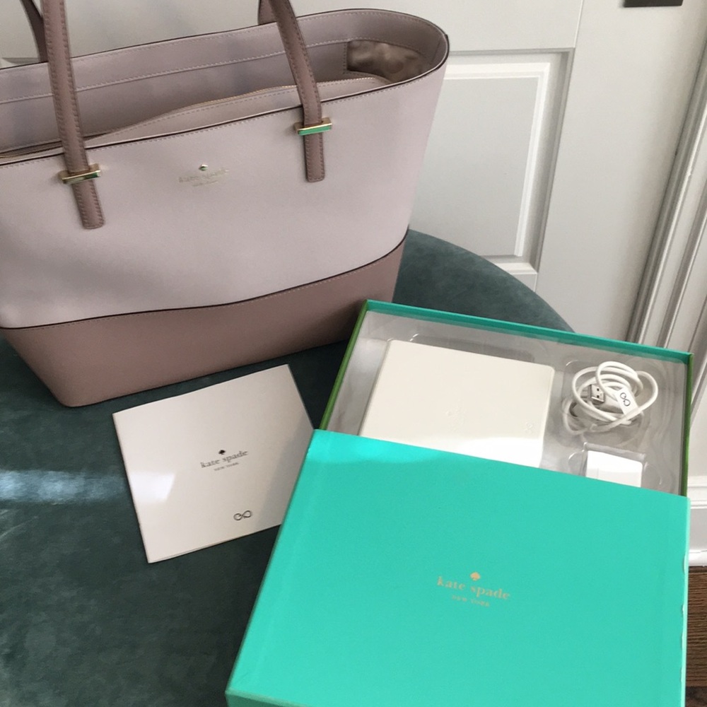 KATE SPADE chargeable tote